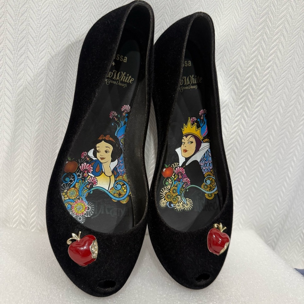 Melissa Black Flats with Snow White Design - Picture 15 of 16